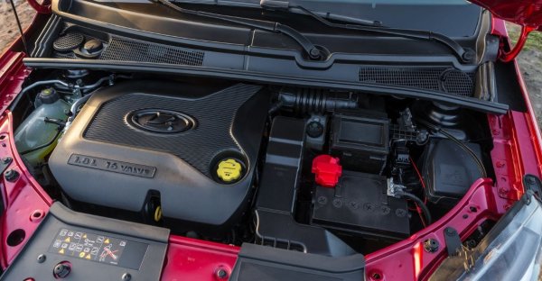 Ето го &ndash; ВАЗ 21179 (1.8 л, 122 к.с.), който доказва, че Русия винаги може да прецака нещо.
Какво му става? Той е известен чудовищното и напълно нетипично изгаряне на масло за двигателите на ВАЗ. Тези агрегати никога не са били &bdquo;отличници&ldquo;, но се движиха добре за няколкостотин хиляди километра, понякога създавайки само незначителни проблеми. И винаги са били лесни за ремонт.
